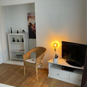 Aux Deux Colombes Avec Balcon Et Garage Appartement